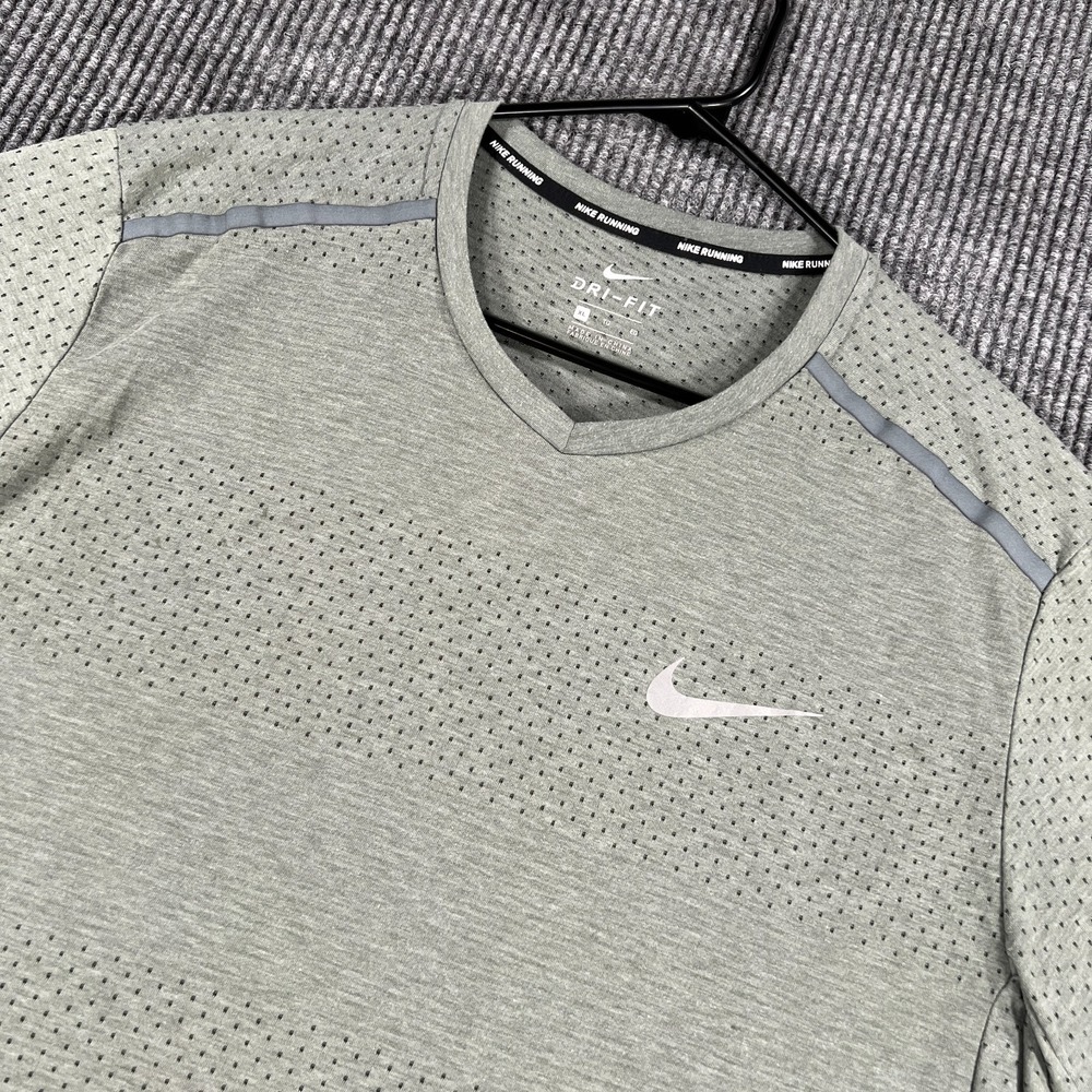 Nike Running Shirt Mens Medium Gray Short Sleeve Dri Fit Active Workout Casual
